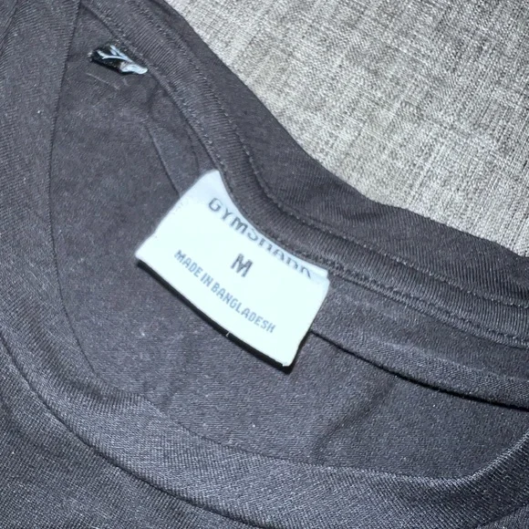 Gymshark Logo Shirt - Picture 3 of 4